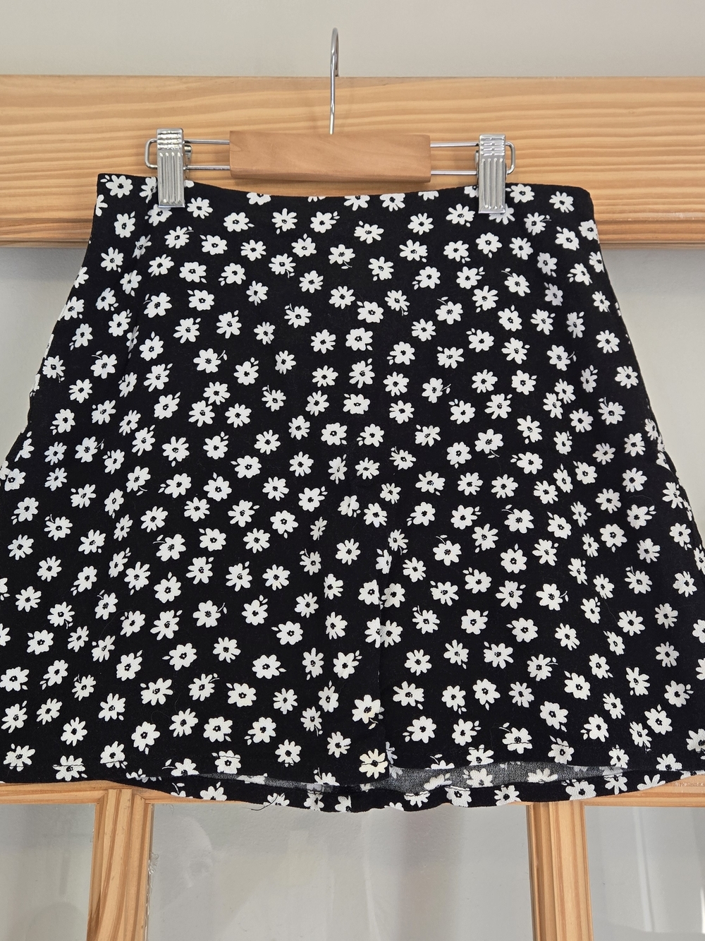 90s Style Black and White Floral Mini Skirt xs Y2K Vintage-style